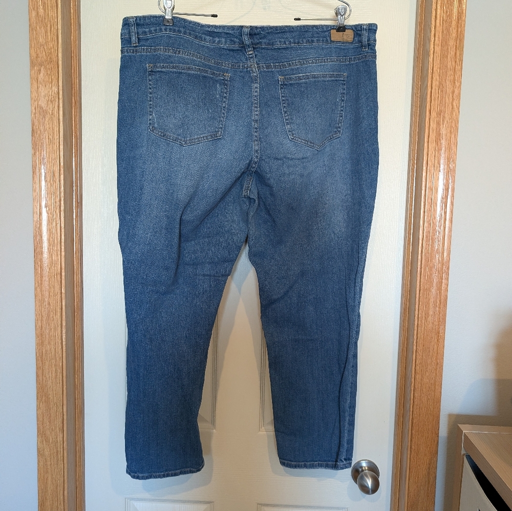 Supplies Vintage Blue Mid-Rise Jeans, Ankle Length, Distressed. Baggy. - Picture 2 of 4